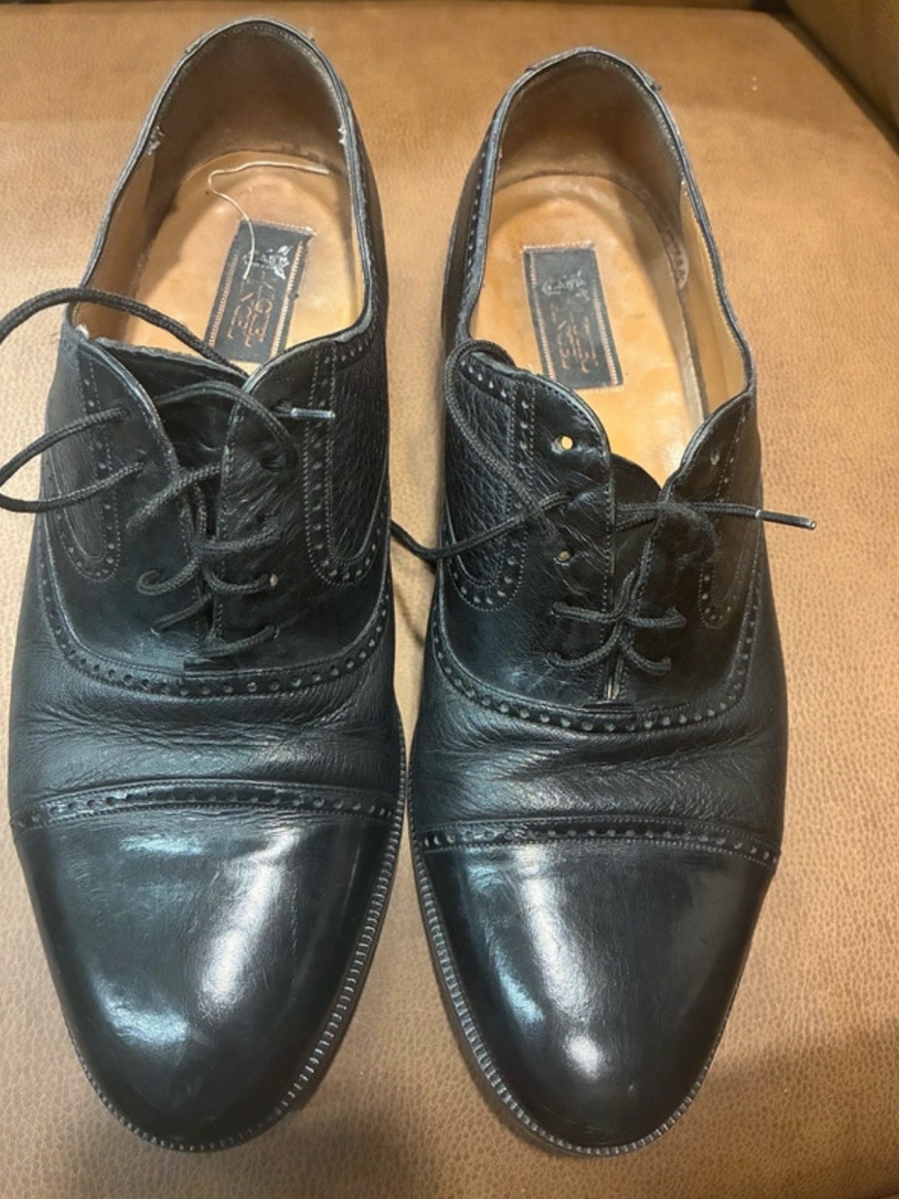 Magnanni Black Leather Cap-Toe Derby Dress Shoes